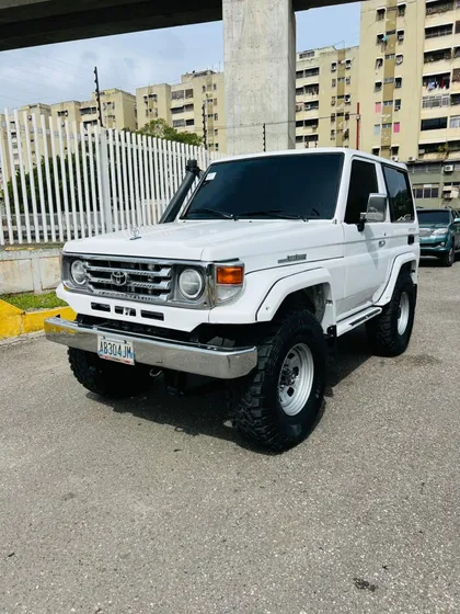 Toyota Macho .