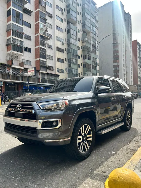 Toyota 4runner Limited .