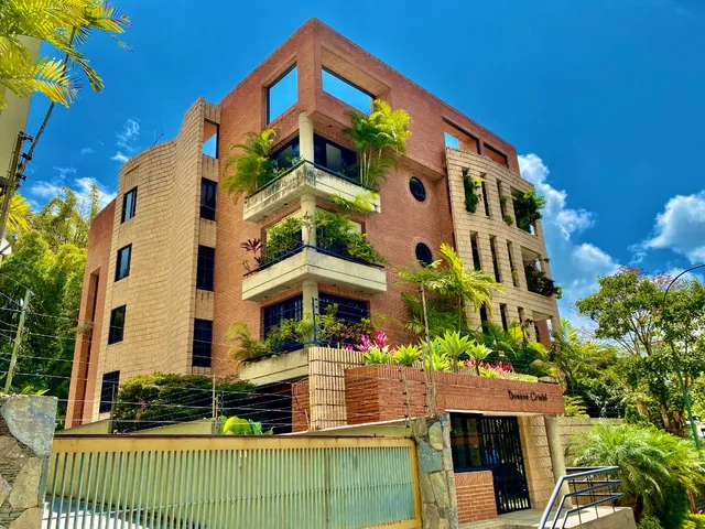 Edificio Urbanizacion Miranda Con 3 Exclusivos Apartamentos 15 P/e Acropolis