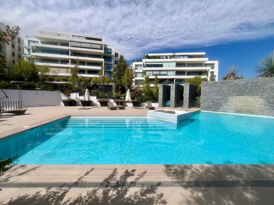 Departamento En Arriendo De 3 Dorm &#43; Servicios En Las Co