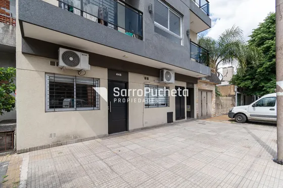 Venta Departamento 2 Ambientes Con Patio En Villa Luzuriaga.