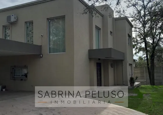 Casa Minimalista De Dos Plantas - 5 Ambientes En Venta - Paso Del Rey