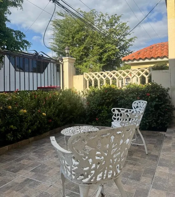 Casa En El Residencial Carmen Maria Ave. República De Colombia D.n. Sto. Dgo. Oportunidad