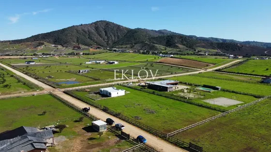 Parcela Plana 5.000 M² Con Casa En Construcción En Casablanc