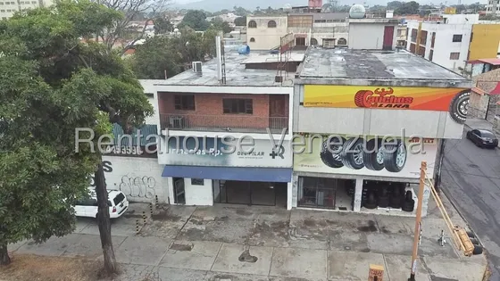 Maria E. Vende Negociable En Una Excelente Ubicación !!! En Una De La Avenidas Mas Importantes De La Ciudad Y Con Un Alto Transito, Edificio Comercial En Centro, Lara#25-16430**