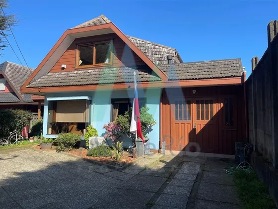 Casa En Venta De 4 Dorm. En Valdivia
