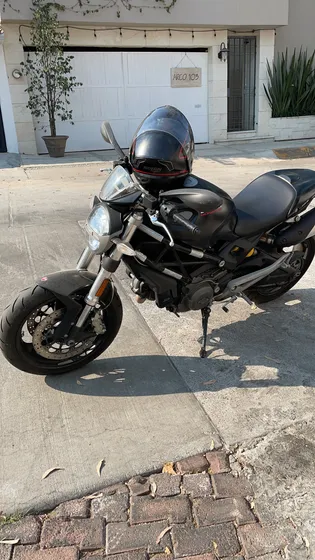 Ducati Monster Con Servicio De 25,000 Recién Hecho