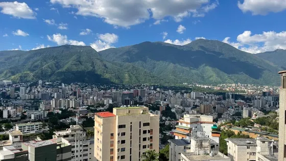 Se Vende Apartamento En Colinas De Bello Monte - 300 M²  En 200.000$ Negociable