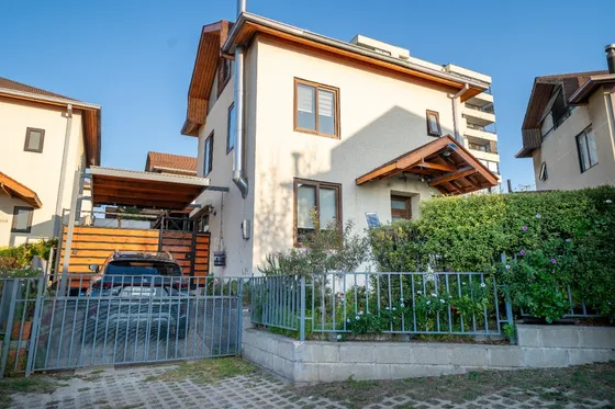 Casa Remodelada De 4 Dormitorios 3 Pisos En Concón