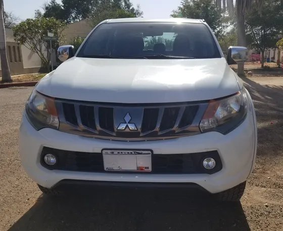 Mitsubishi L200 2.4 Cabina Doble 4x2 Mt