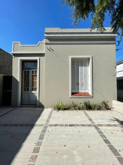 Mitre 2224, José Mármol - Venta Ph Distribuido En Planta Baja / Apto Vivienda O Profesinal