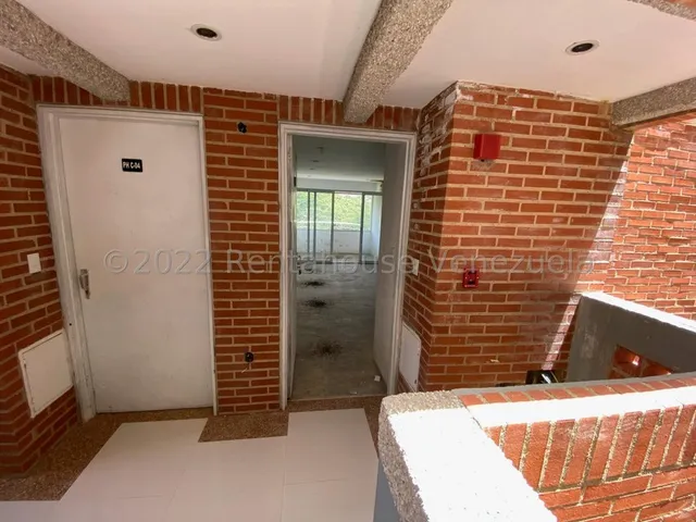 Dp - Los Samanes, Apartamento 50m2, Dúplex, Obra Gris En Conjunto Res., Vista Al Avila, Ph Con Terraza De 50m2 A Desarrollar, Privacidad, Entrada Por El Estacionamiento.