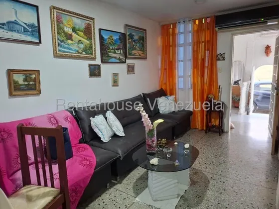 Naudy Escalona & Maribel Morillo Asesores Inmobiliarios De Rentahouse Venden Acogedora Casa En Sector El Ujano Barquisimeto 