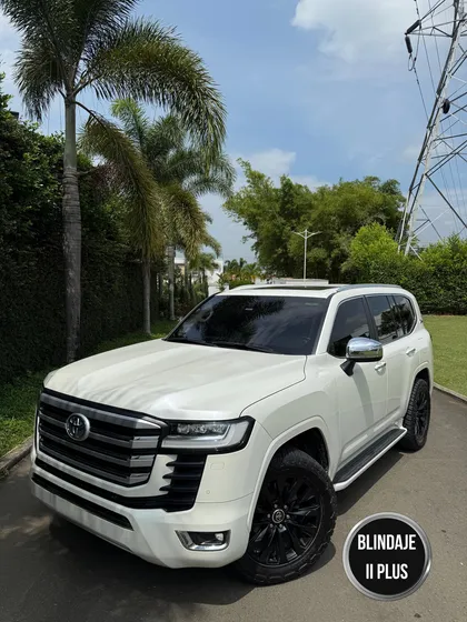 Toyota Land Cruiser 300 Vx