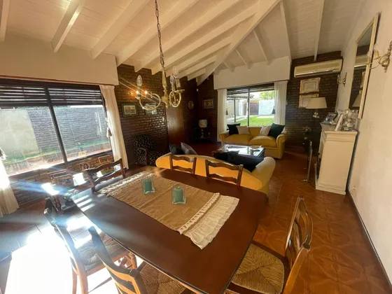 Casa En Venta 4 Ambientes  - Villa Luzuriaga -