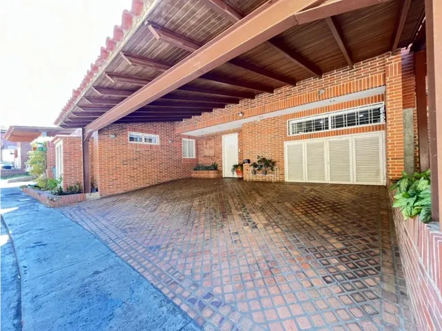 Alquilo Town House De 2 Plantas En Urbanización De Loma Linda 