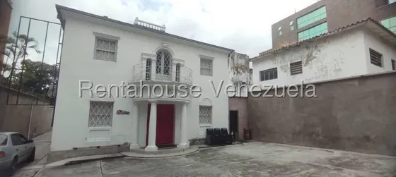 Casa Con Amplios Espacios Remodelada Con Terraza Y Anexo En Alquiler La Castellana I