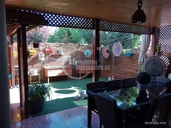 Casa En Venta De 5 Dorm. En Cerrillos