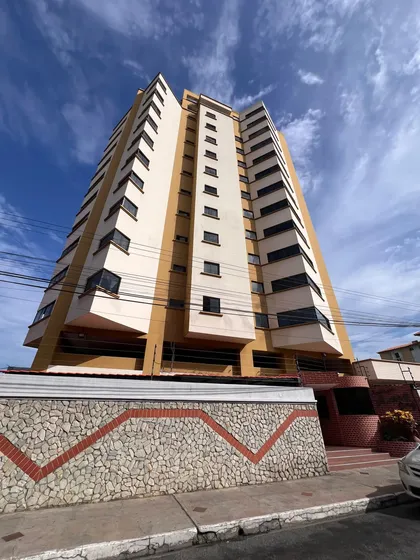 Amplio Y Cómodo Apartamento En La Av Principal De Lechería Cercano A Restaurantes Farmacias Y Supermercados