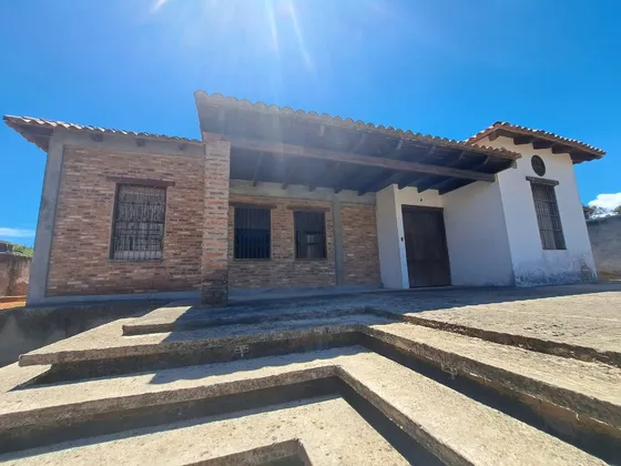 Estupenda Casa En Obra Gris, Estilo Toledana