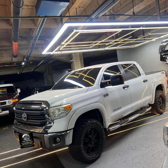 Toyota Tundra 5.7 V8