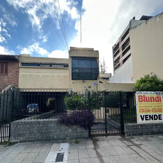 Casa En Venta En San Martín Con Gran Terreno, Patio Y Cochera! Ideal Para Familia