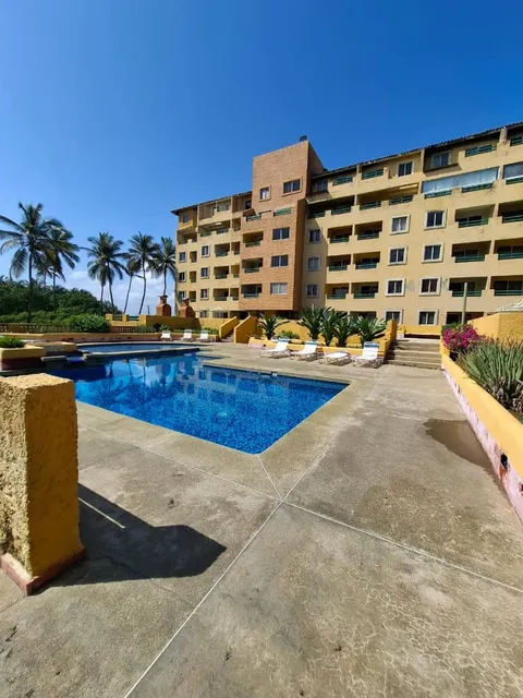 Se Vende Apartamento En Conj. Residencial Puerto Limon Tucacas Edo. Falcon. L.m