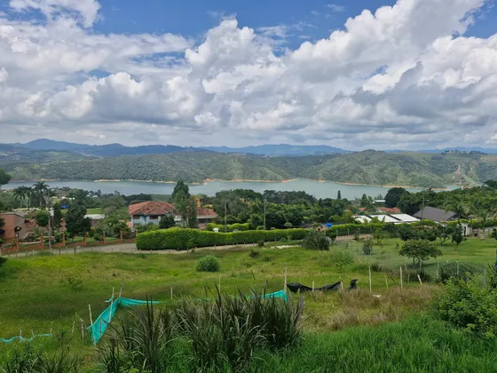 Lote En Venta En El Lago Calima Con Espectacular Vista Y Gran Potencial De Desarrollo