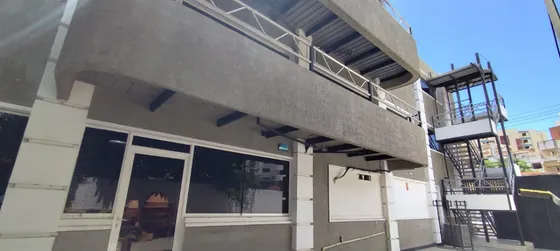 Teamhouse+ Vende Edificio Comercial En Sector Rómulo Gallegos, Lechería