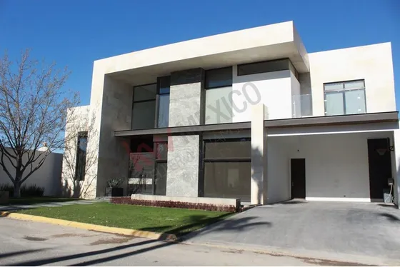 Hermosa Residencia En Venta Villas De San Miguel En Zona Con Ubicación Privilegiada En Saltillo