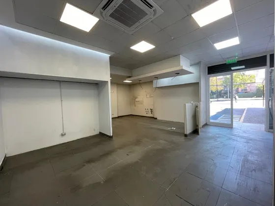 Local Comercial Con Estacionamiento A Pasos Portal Ñuñoa