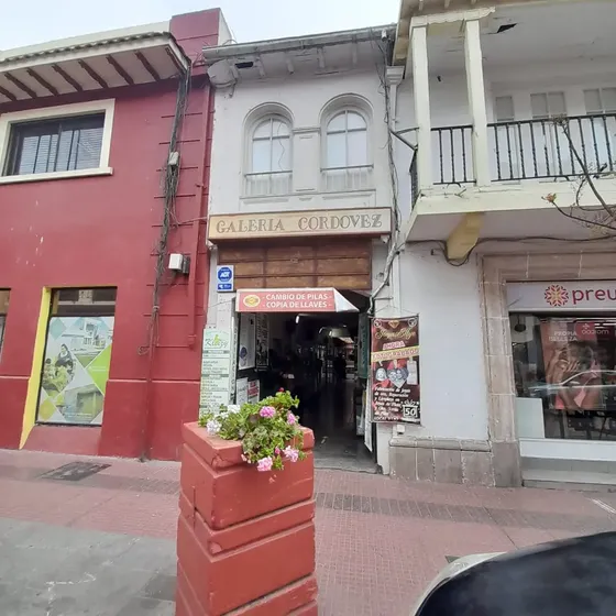 Galeria Con 18 Locales Para Arrendar/ Cordovez/ La Serena