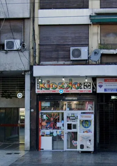 Muy Buen Local Ideal Kiosco En La Av. Carlos Pellegrini Casi Esquina Av. Santa Fé 