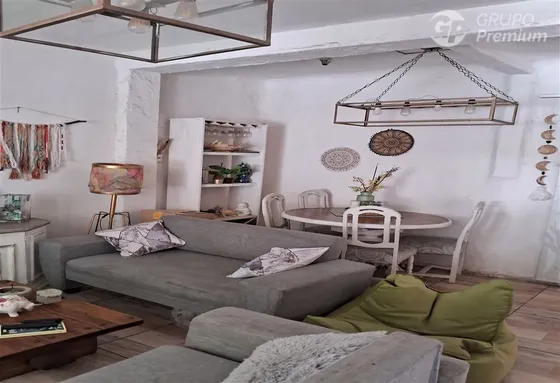 Casa En Venta De 4 Dorm. En Independencia