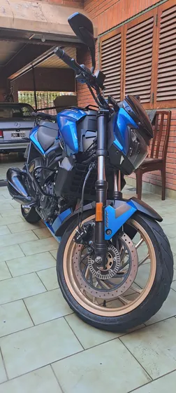Dominar 400 Impecable