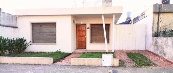 Casa 2 Dormitorios En Pérez