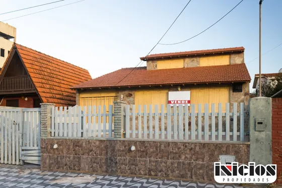 Chalet En Lote: Almirante Brown Nº 40 - El Silvio - C804