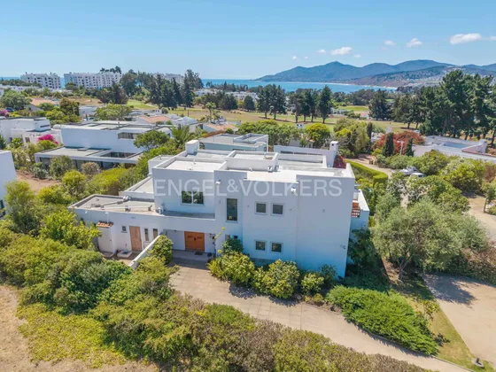 Gran Casa En Tranquilo Sector De Marbella