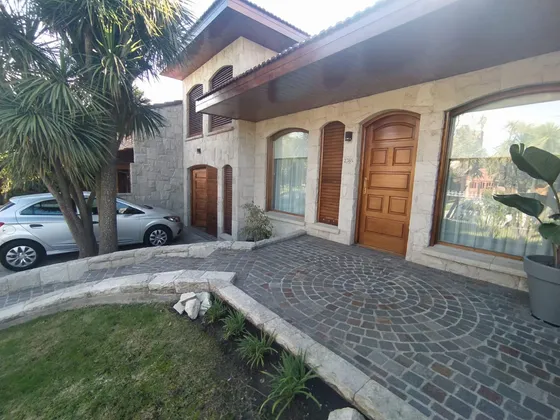Casa 5 Ambientes En Venta, Barrio Colinas Peralta Ramos, Mar Del Plata. (a Estrenar)