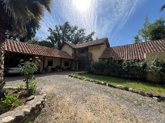 Majestuosa Casa Estilo Colonial En Amplio Terreno De 6.000m2