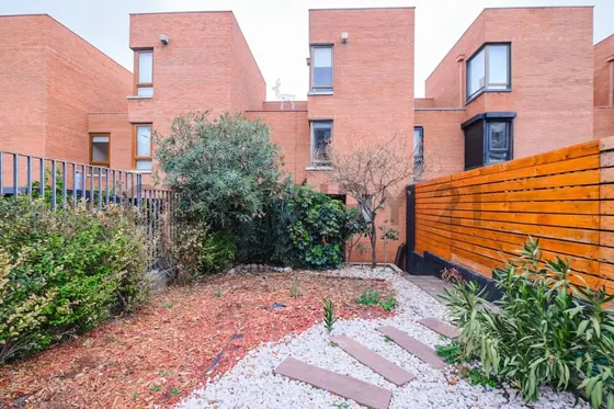 Casa En Venta En Pasaje Cerrado En Lo Barnechea.