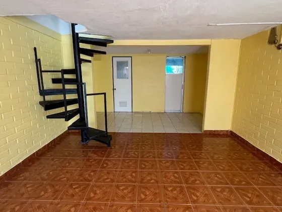 Casa En Arriendo En Barrio Cerrado. Cercana A Mall Tobalaba.