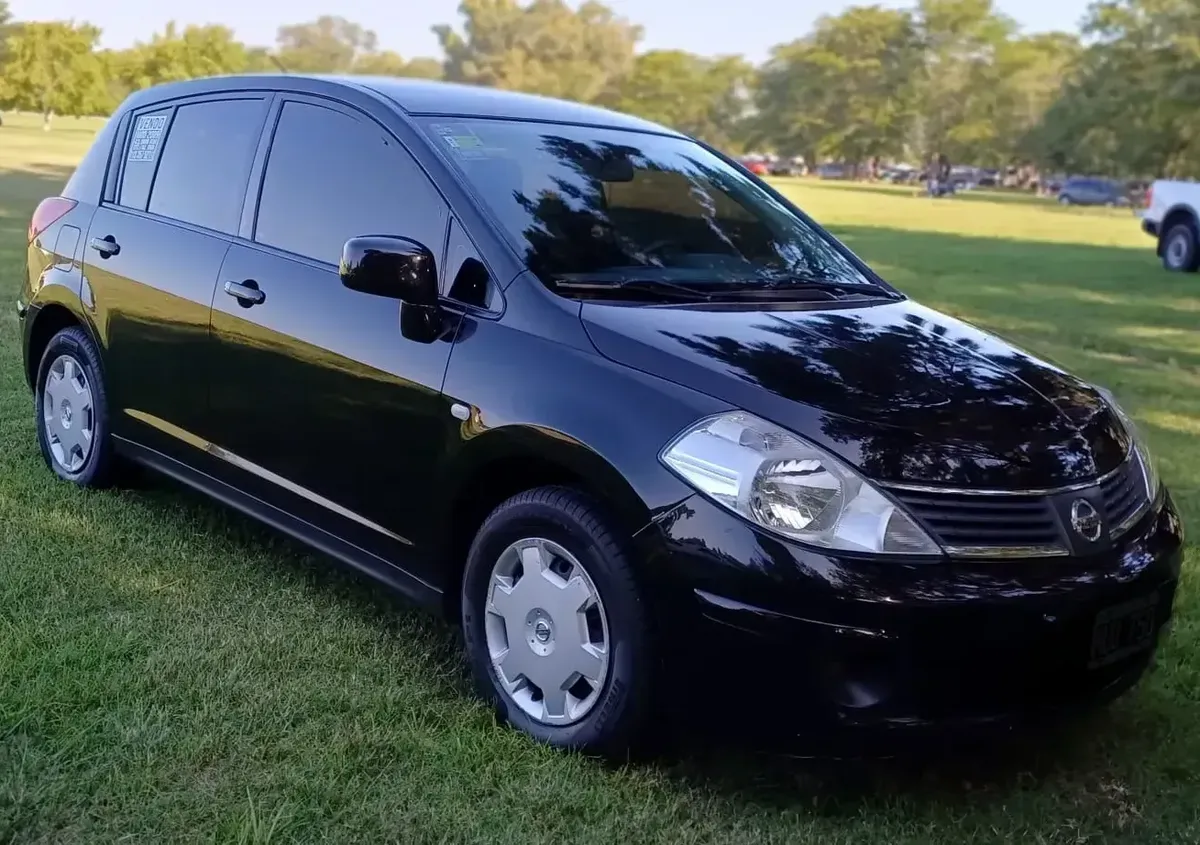 Nissan Tiida 1.8 Visia Plus