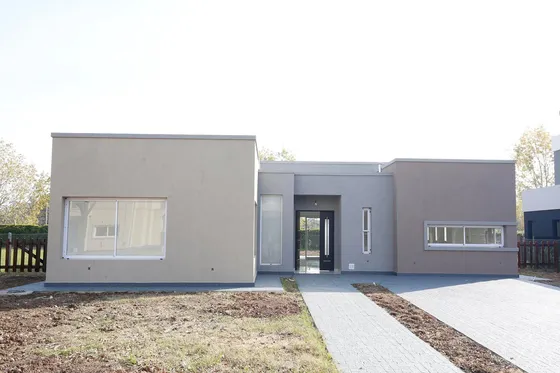Casa Tres Dormitorios Y Pileta Barrancas De Iraola