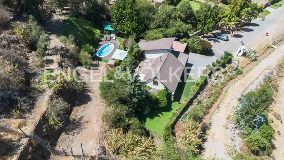 Casa Con Entorno Sureño Y Gran Vista En 5,8 Há Con Cerro