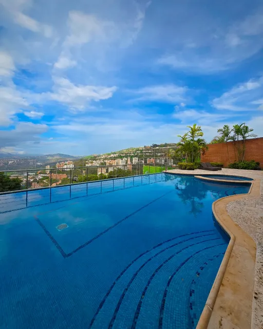 Casa En Venta De 1.300 M2- Urb. Los Naranjos