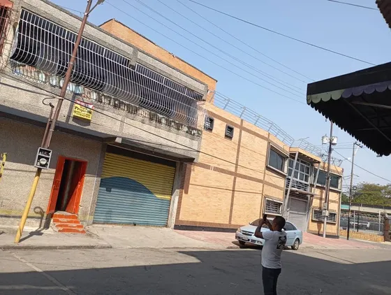 Alquiler  Casa Con Uso Comercial En El Terminal Viejo Valencia  D30-06