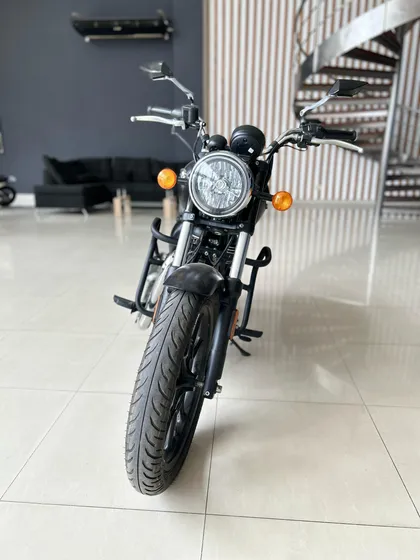 Royal Enfield Meteor 350 Fireball Black