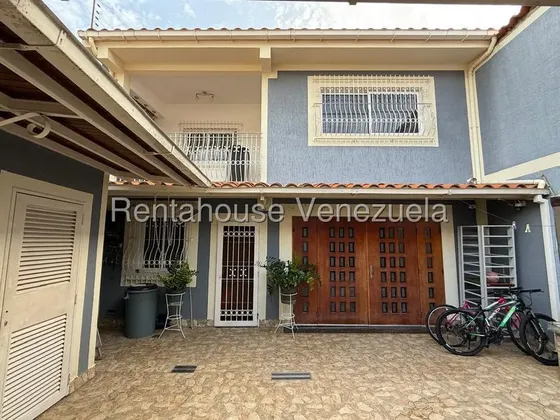 Hermosa Y Cómoda Casa Amoblado Con Jardin, Parque Infantil Y Planta Electrica En Venta. Urb. Paso Real.