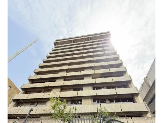 Se Vende Local/oficina 266m2 Los Dos Caminos 6137